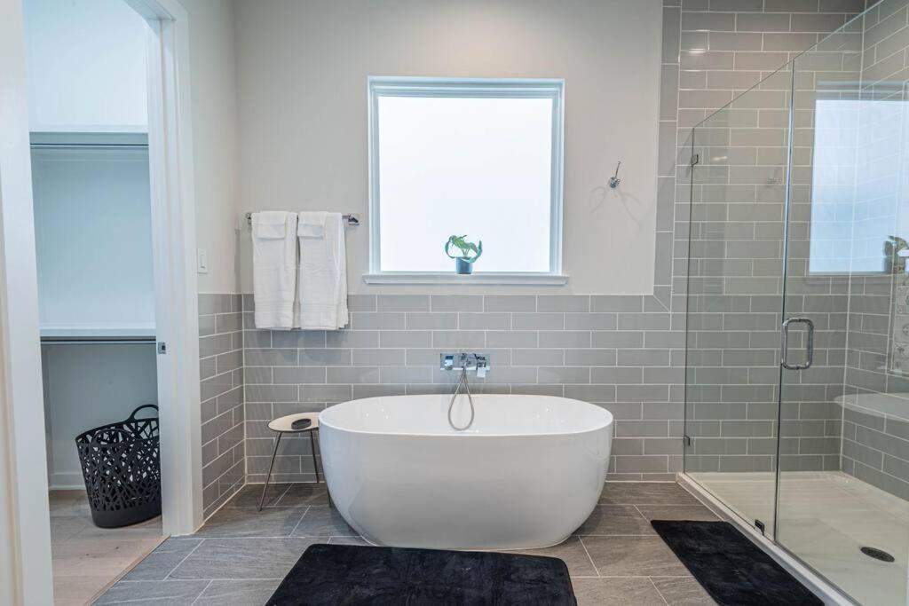 Charming 3-Bedroom Luxury Home Near Downtown, Nrg, Galleria & Medical Center 휴스턴 외부 사진
