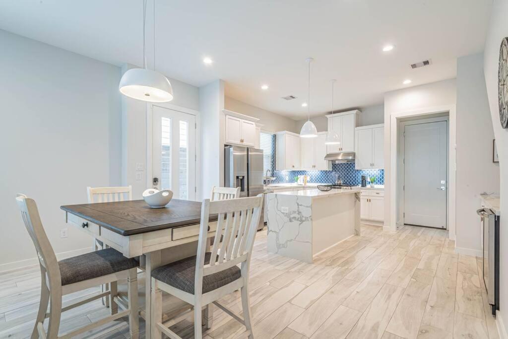 Charming 3-Bedroom Luxury Home Near Downtown, Nrg, Galleria & Medical Center 휴스턴 외부 사진