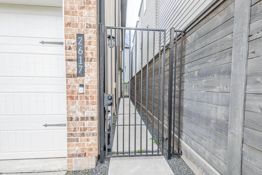Charming 3-Bedroom Luxury Home Near Downtown, Nrg, Galleria & Medical Center 휴스턴 외부 사진